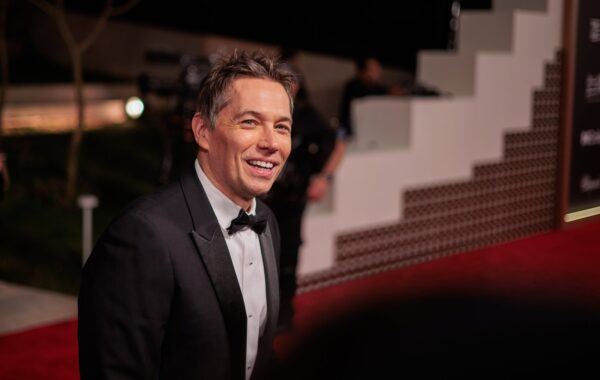 Sean Baker në tapetin e kuq të Festivalit Ndërkombëtar të Filmit i Detit të Kuq në Xhedah, Arabi Saudite