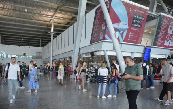 Pse Rinasi po konkurron aeroportet e Rumanisë dhe Bullgarisë?