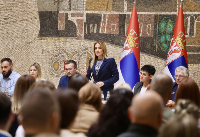 Serbi  Nga 1 tetori statusi  prind kujdestar  — aplikimi përmes eUprava  kompensim 65 000 dinarë