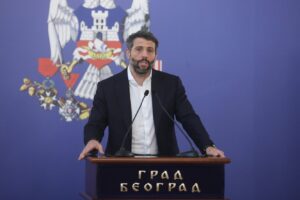 Kryebashkiaku i Beogradit, Aleksandar Šapiç, në konferencë për mediet