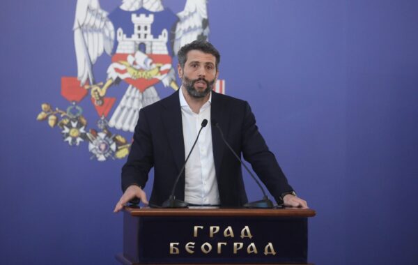 Kryebashkiaku i Beogradit, Aleksandar Šapiç, në konferencë për mediet