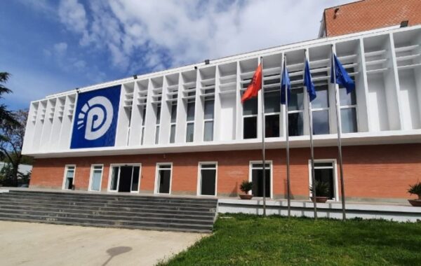 përgjegjësi dhe