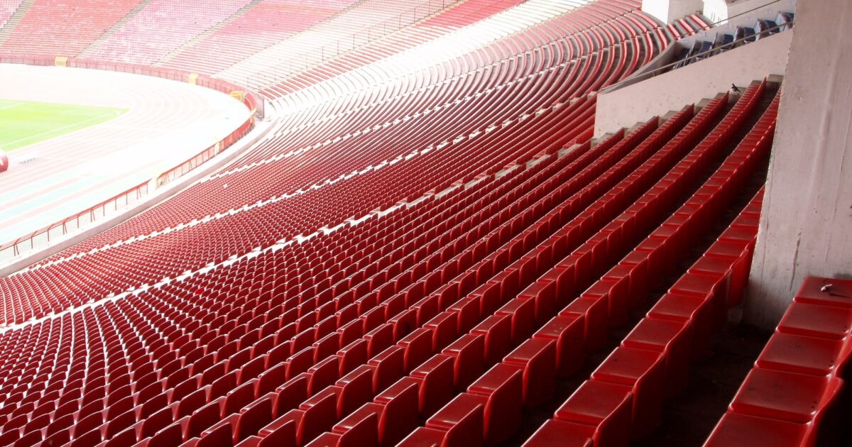 Tribunat pothuajse bosh të stadiumit Rajko Mitić në Beograd gjatë ndeshjes Serbi–Greqi