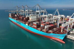 Anija kontejnerike "Maersk Hanoi" në portin e Koprit