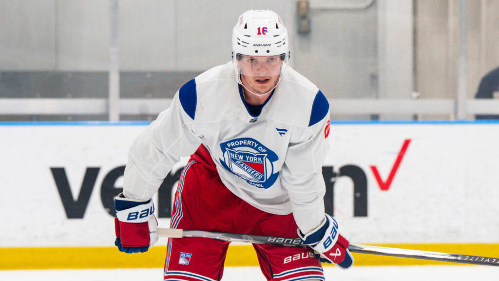 Pavel Dorofeyev zgjedh Connecticut si bazë për t u përshtatur me Rangers