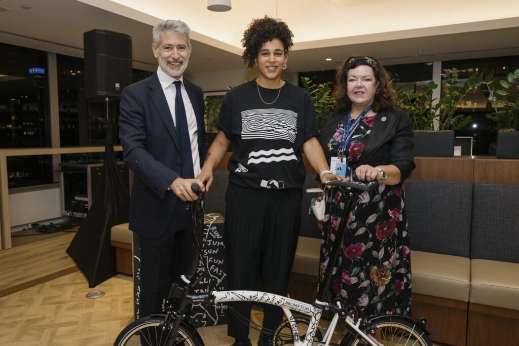 Hapet sot në Nju Xhërsi «Shantell Martin  Past  Present  Future»  murale  meditimi i përditshëm dhe skulpturat e para të artistes