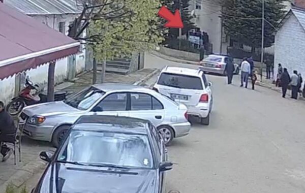 Plagosën me mjete prerëse dy