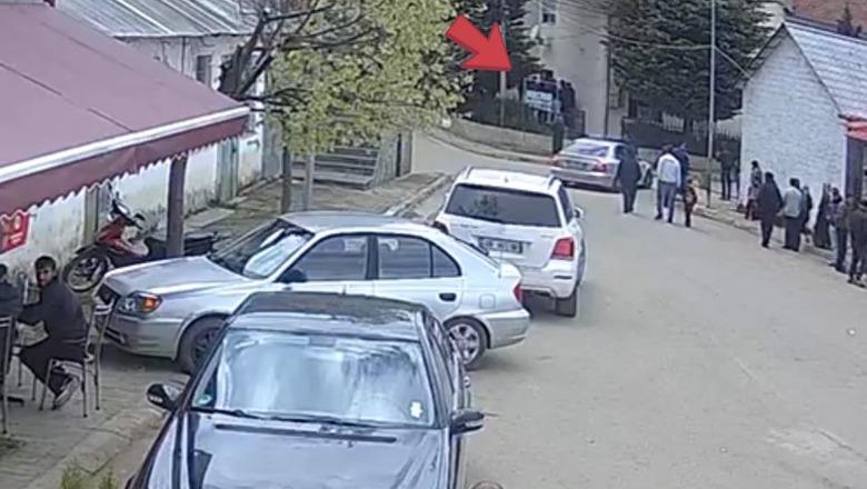 Plagosën me mjete prerëse dy
