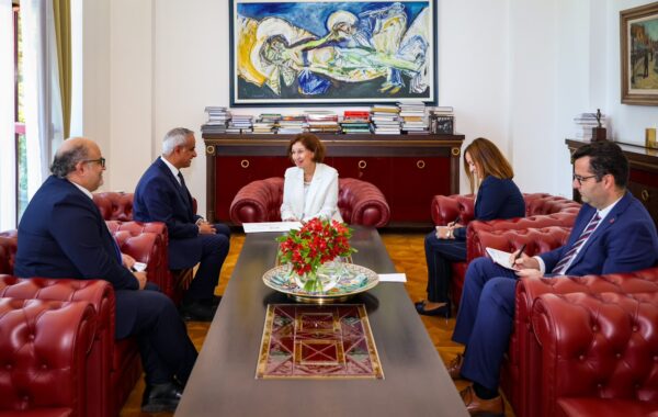 Presidentja Gordana Siljanovska-Davkova me ambasadorin e Emirateve të Bashkuara Arabe, Abdulla Ali Ateeq Obaid Alsubusi