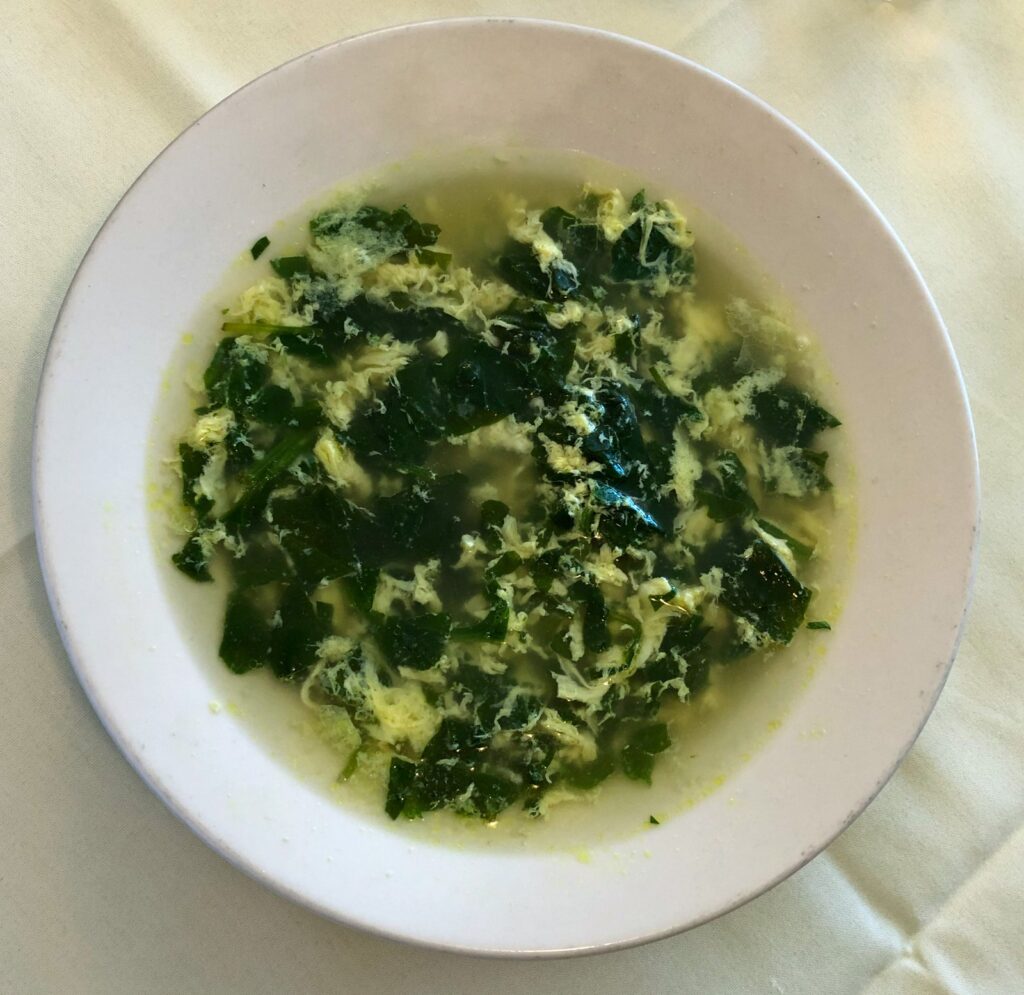 Stracciatella alla romana — supa italiane me vezë  parmixhan dhe spinaq