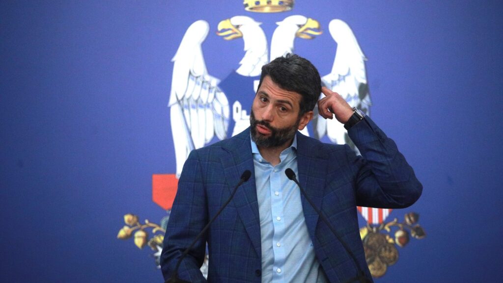 Studentët  Çdo grua ka të drejtë të ecë pa frikë se kryebashkiaku do t i thyejë hundën