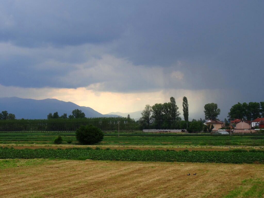 Ciklon vranësirash drejt Maqedonisë së Veriut  lokalisht mbi 30 litra shi për metër katror