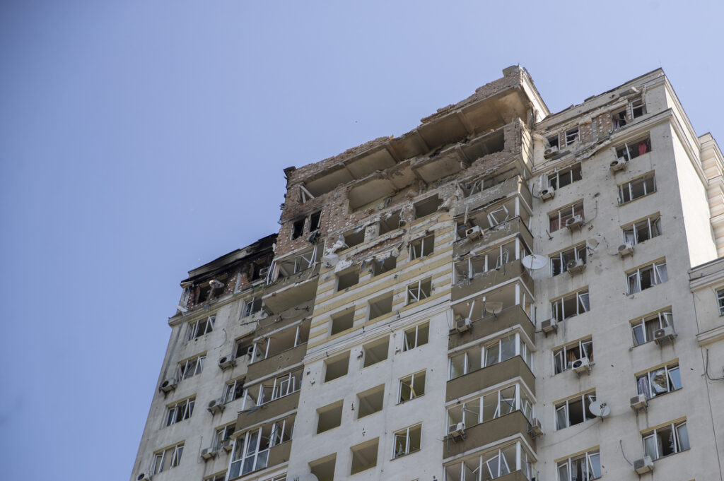 Sulmet ruse vrasin tre persona në Ukrainë  sulme godasin lagjet e Kievit