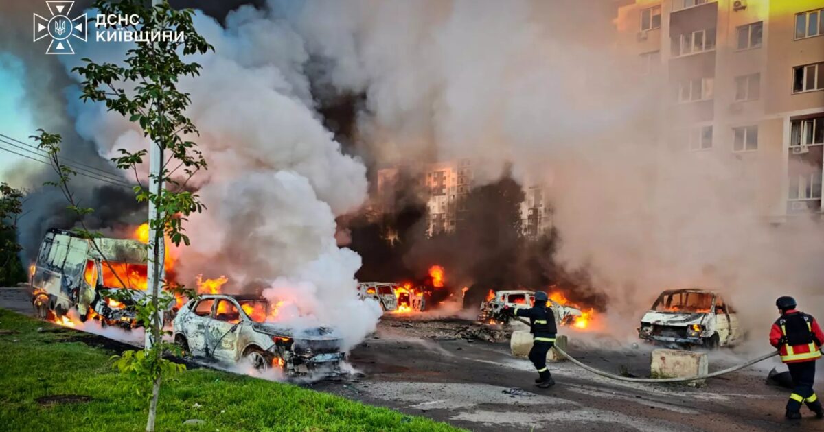 Foto arkiv: pasojat e një sulmi rus në rajonin e Kievit
