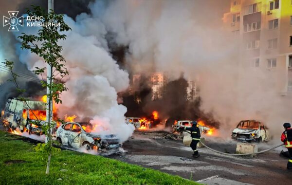 Foto arkiv: pasojat e një sulmi rus në rajonin e Kievit