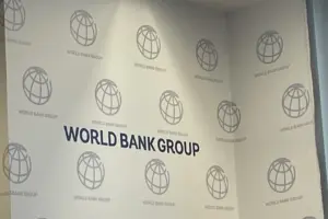 Muri me logon WORLD BANK GROUP – logoja e Grupit të Bankës Botërore