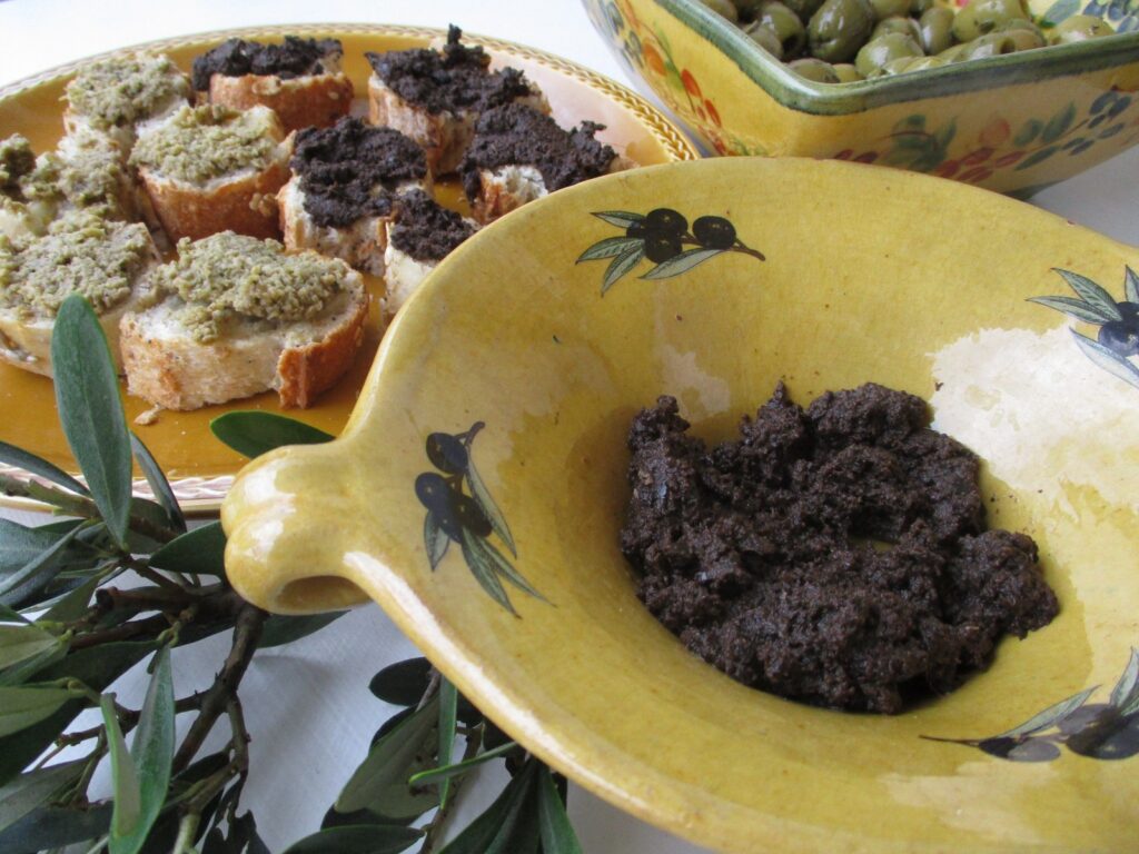 Tapenadë franceze — meze tradicionale provansale me ullinj të zinj