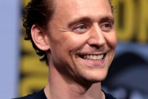 Tom Hiddleston, i cili luan Sir Edmund Hillary në filmin "Tenzing"