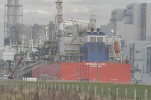 Anije LNG në një terminal të gazit natyror të lëngëzuar
