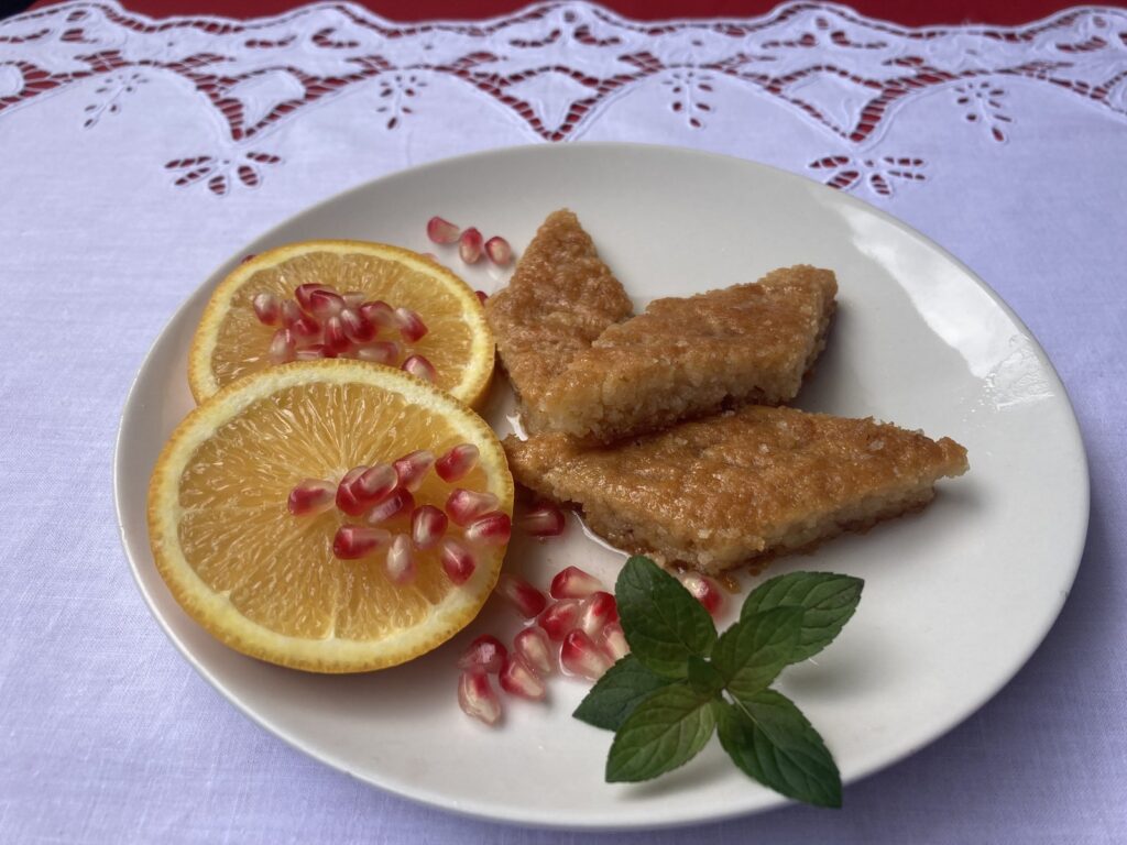 Tespishte tradicionale — ëmbëlsira shqiptare me arra dhe sherbet