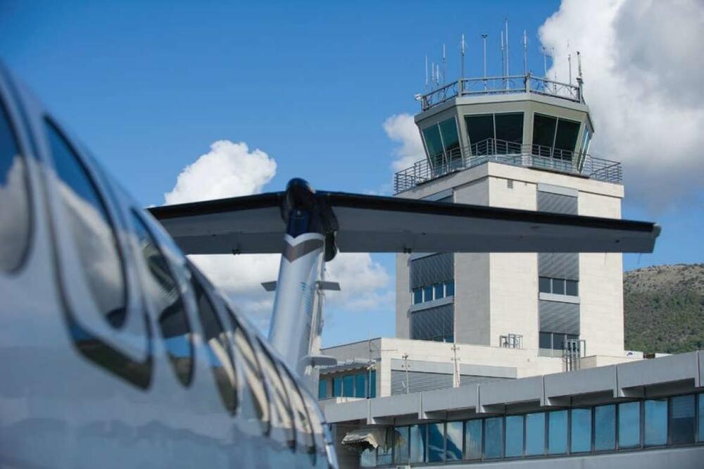 Tivat  Dy shtetas rusë arrestohen me mbi 10 çanta pajisje IT dhe 20 000 euro — kanë edhe pasaporta izraelite