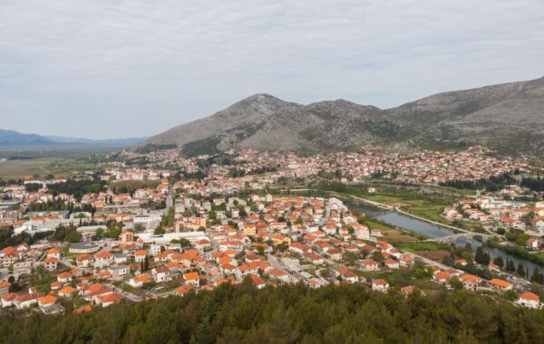 Panoramë e Trebinjes në Bosnjë e Hercegovinë