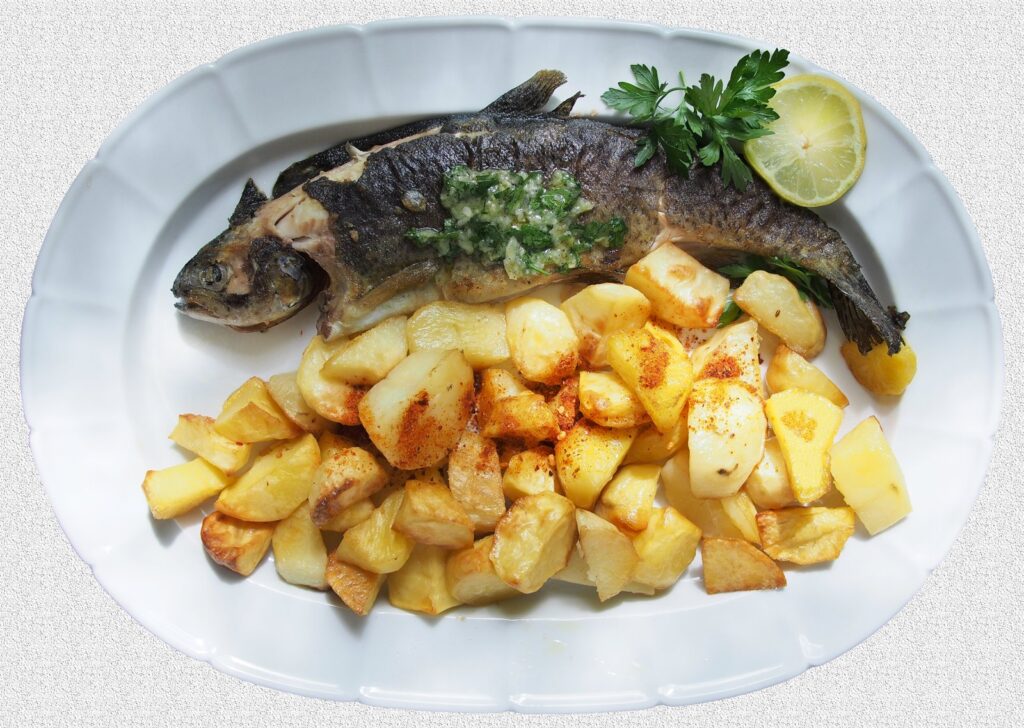 Troftë e pjekur me hudhër dhe limon — receta klasike mesdhetare
