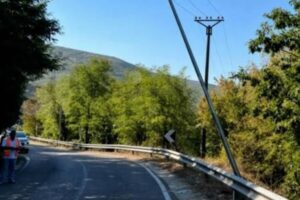 në kontakt me rrymën elektrike