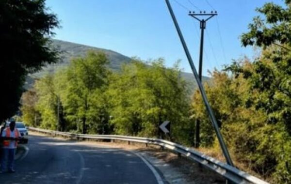 në kontakt me rrymën elektrike