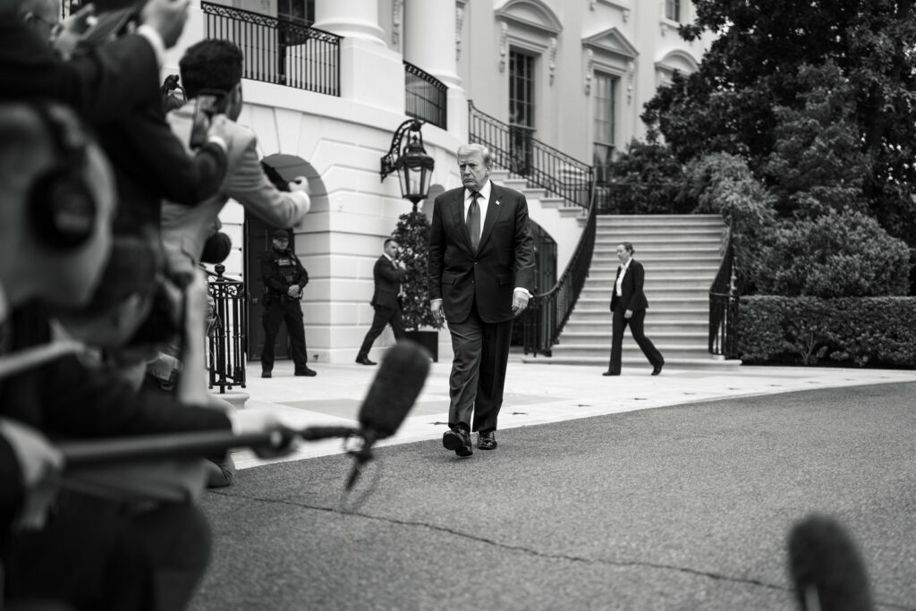 Trump kthehet një ditë më herët në Shtëpinë e Bardhë  ndërsa Huthit sulmojnë Riadin