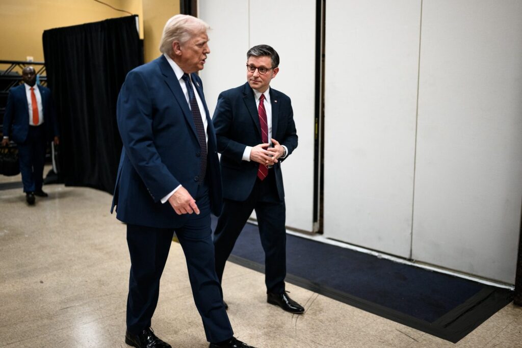 Donald Trump me kryetarin e Dhomës së Përfaqësuesve Mike Johnson