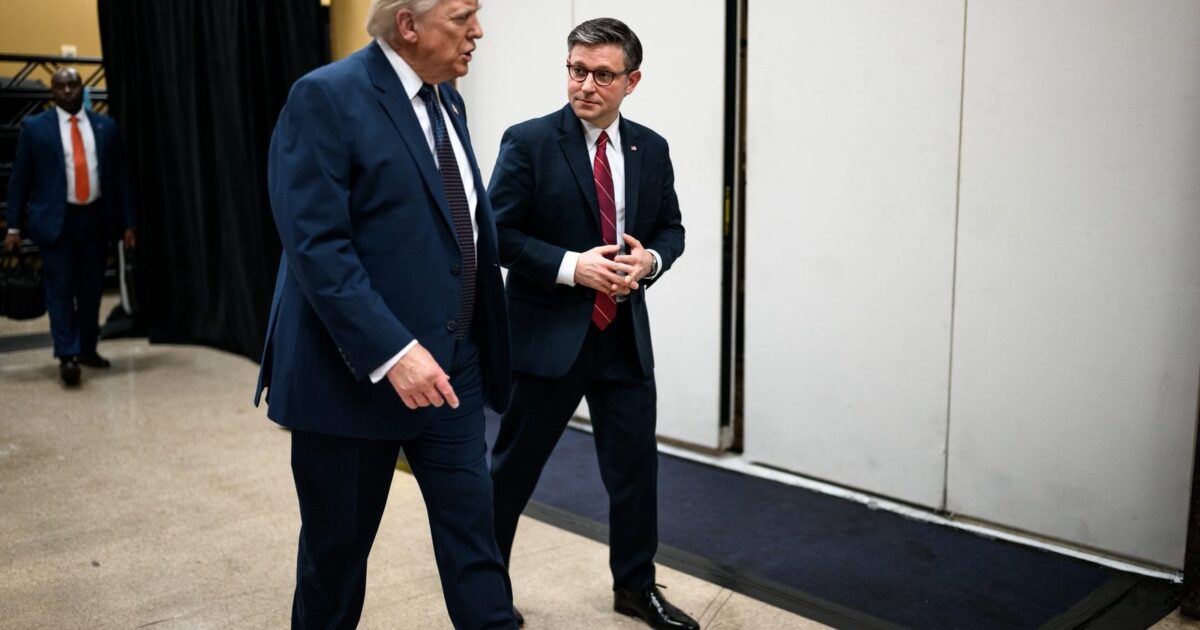 Donald Trump me kryetarin e Dhomës së Përfaqësuesve Mike Johnson