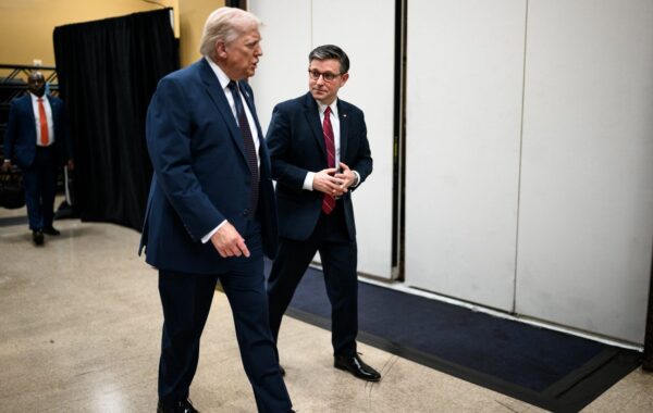 Donald Trump me kryetarin e Dhomës së Përfaqësuesve Mike Johnson