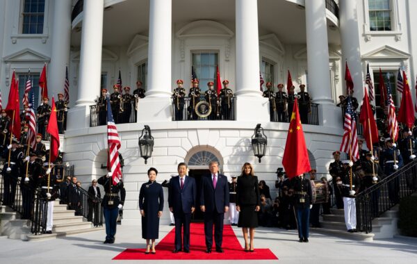 Donald Trump dhe Melania Trump me Xi Jinping-un dhe Peng Liyuan në ceremoninë zyrtare në Shtëpinë e Bardhë, 24 shtator 2026