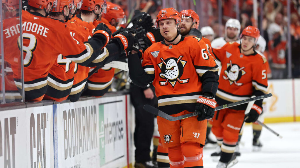 Mikael Granlund emërohet kapiten i Anaheim Ducks para ndeshjes hapëse të sezonit 2026 27