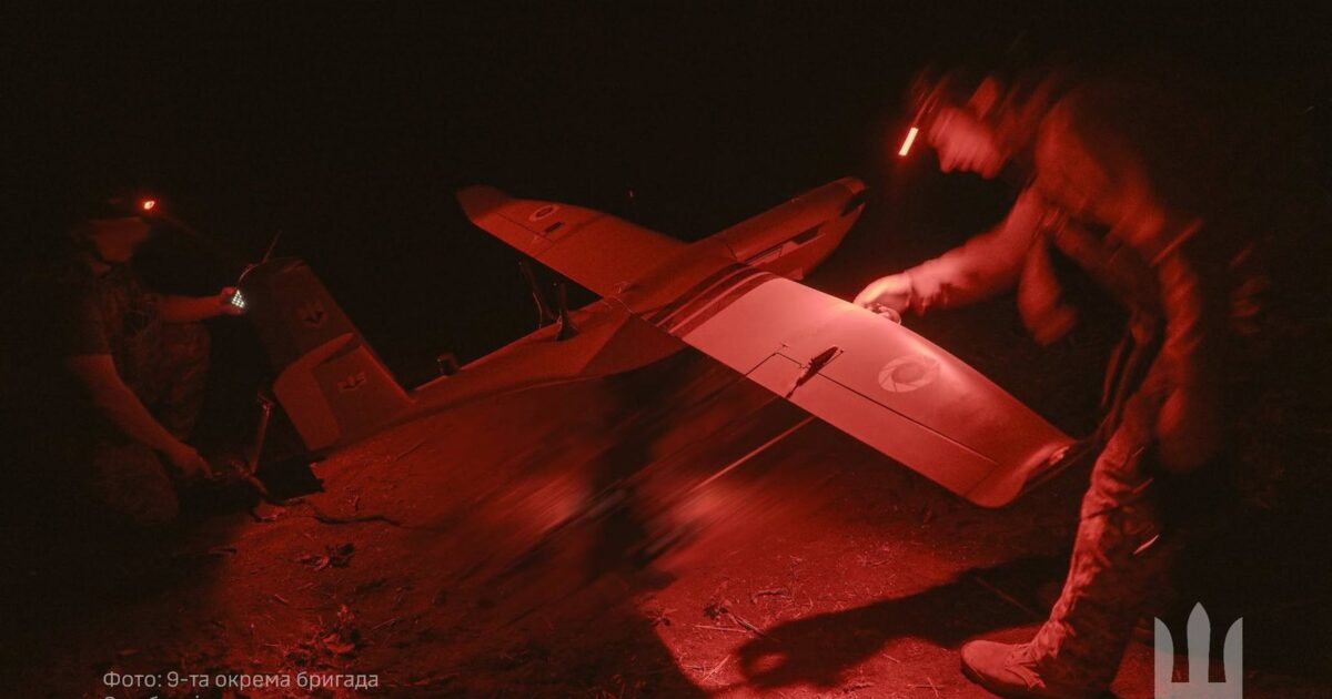 Operator ukrainas i dronëve në front
