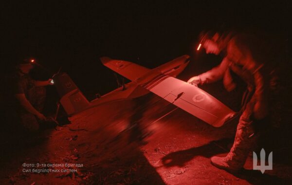Operator ukrainas i dronëve në front