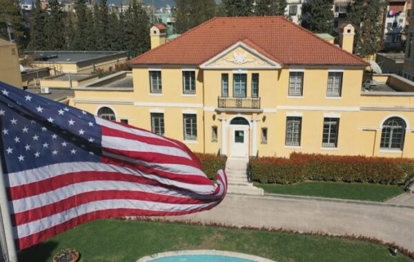 A na duhet ende ambasada?