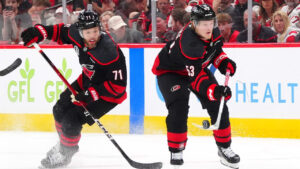 Carolina Hurricanes  Thellësia dhe balanca u japin shanse për të mbrojtur titullin e Stanley Cup