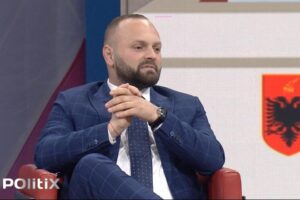 ka një vit që është