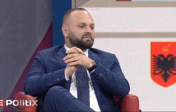 ka një vit që është