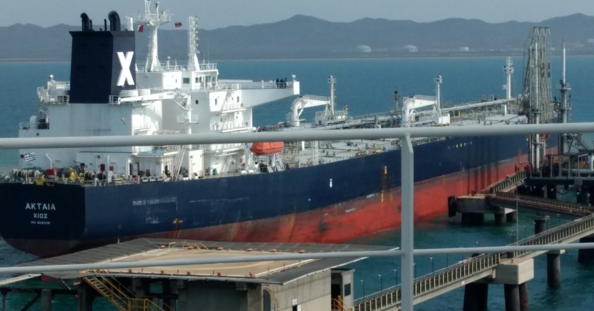 Tanker nafte — foto ilustruese