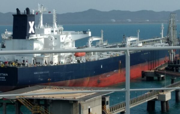 Tanker nafte — foto ilustruese