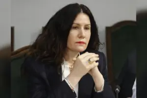 përkohësisht drejtimin e