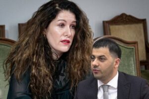 Gazetari Berat Buzhala