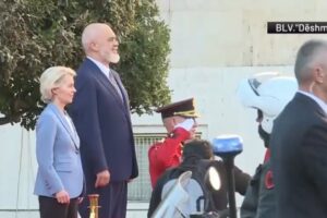 Presidentja e Komisionit Evropian zbarkon në