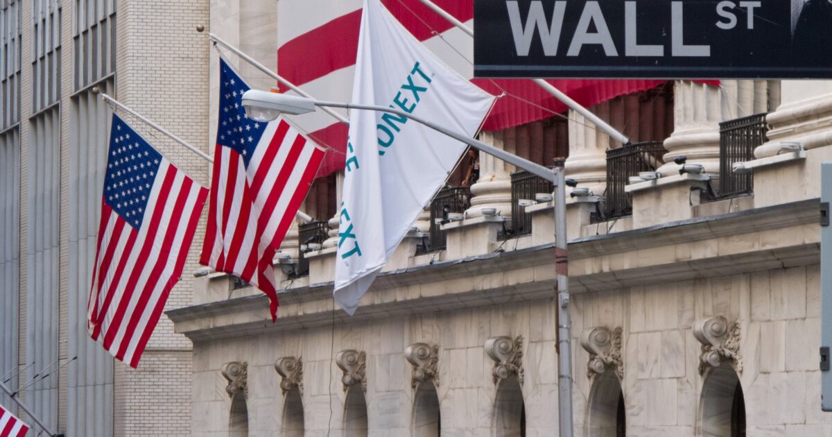 Rruga Wall Street dhe ndërtesa e Bursës së Nju Jorkut