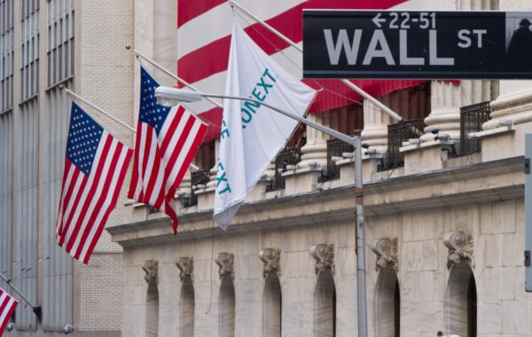 Rruga Wall Street dhe ndërtesa e Bursës së Nju Jorkut