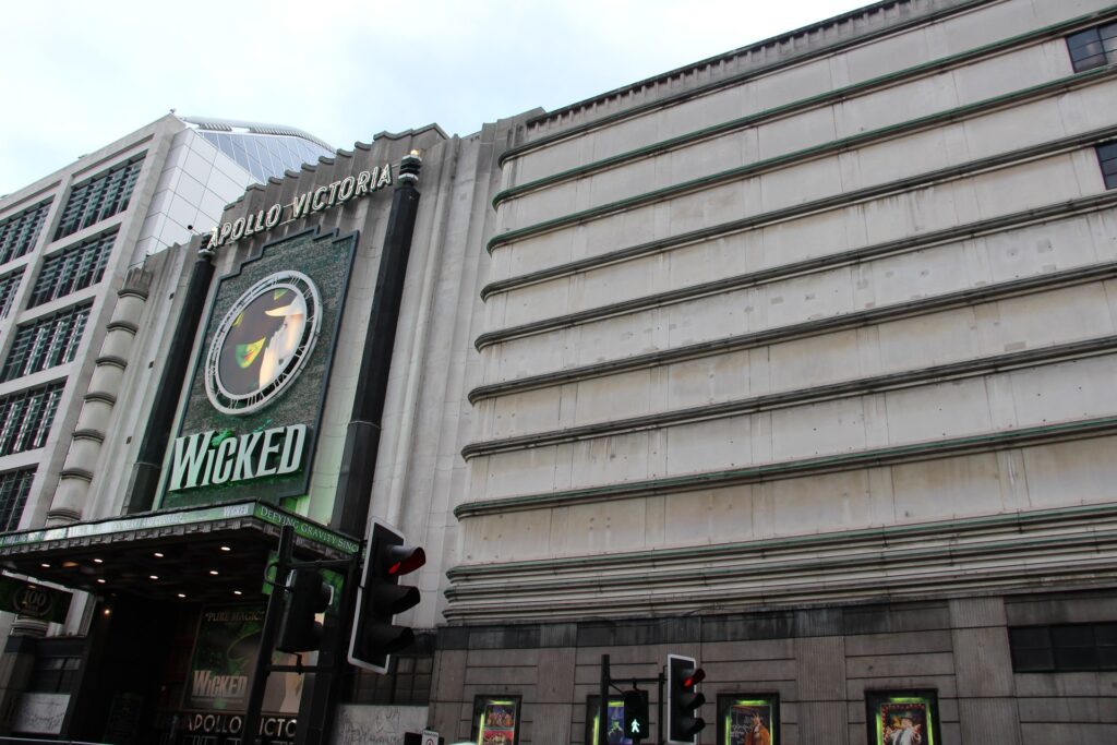 «Wicked» feston 20 vjetorin në West End  shfaqja e nëntë më e gjatë në historinë e teatrit londinez