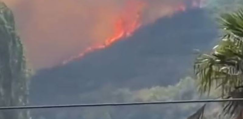 Zjarr i përmasave të